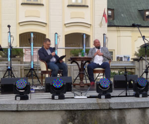 Spotkanie autorskie Artura Ziontka i koncert siedleckich artystów przy fontannie 18.08.2021