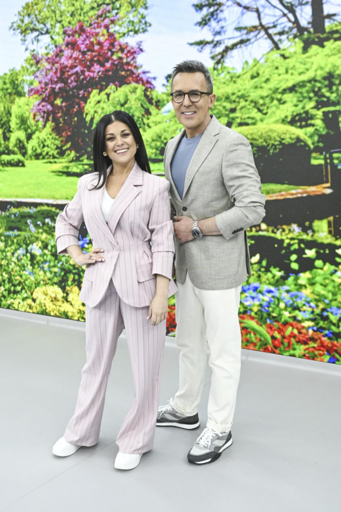 Garnitur Kasi Cichopek idealnie sprawdzi się na Komunię. Ten kolor idealnie wpisuje się w wiosenne trendy