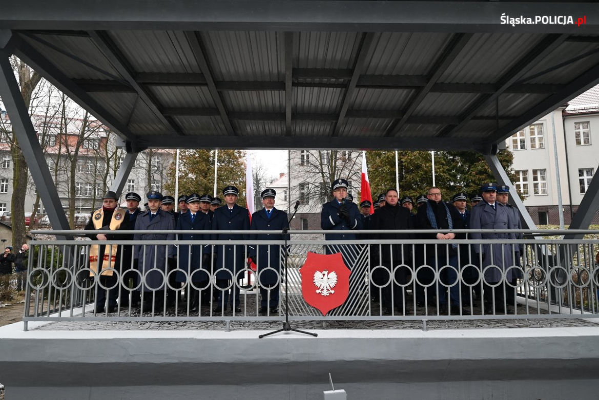 Śląskie: 156 nowych policjantów złożyło ślubowanie w Katowicach