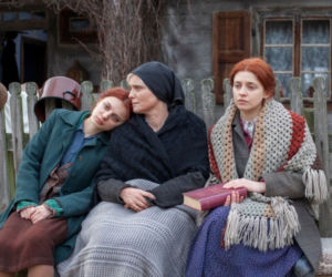 Stulecie Winnych 2 sezon odc. 15. Ania (Weronika Humaj), Mania (Karolina Bacia), Bronia (Kinga Preis)