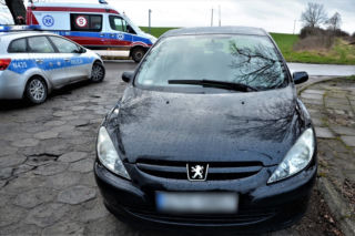 Przez smartfony mogły zginąć na ulicy! Dwie nastolatki wtargnęły pod koła