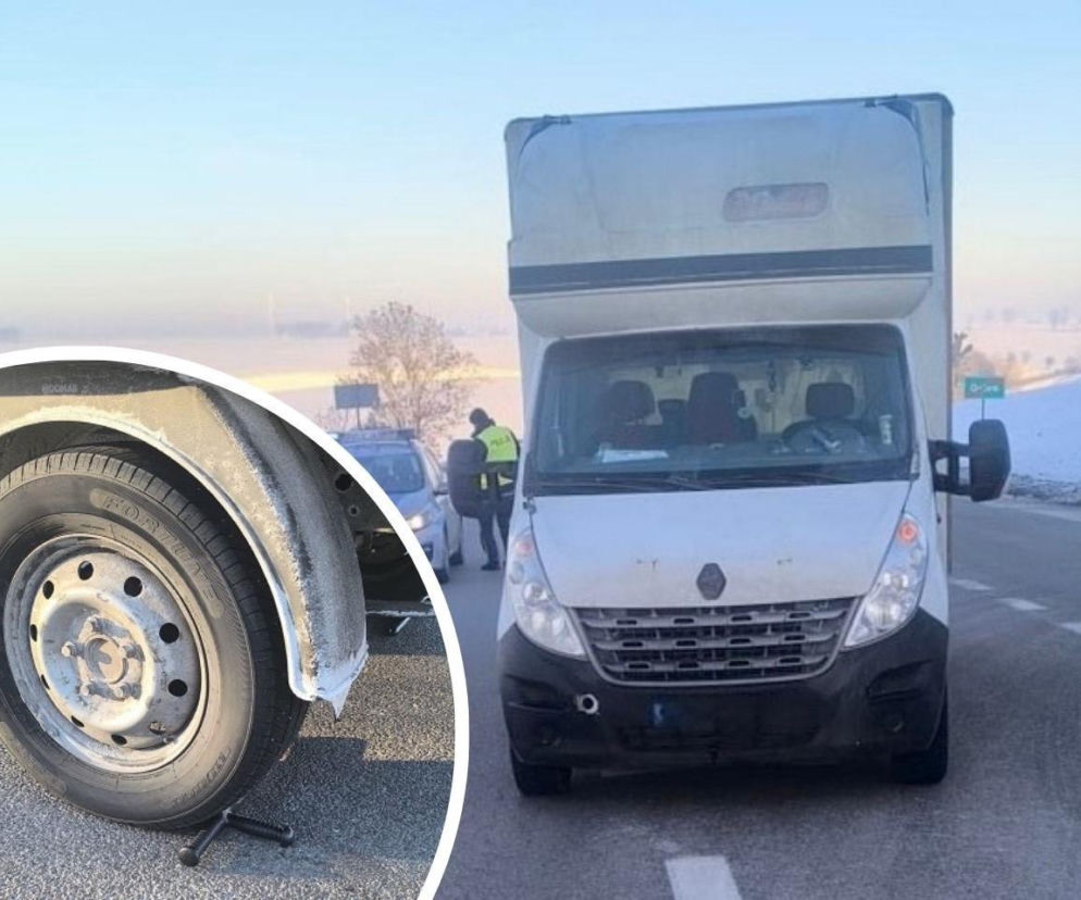 O włos od tragedii na Pomorzu! Dostawczak staczał się po ruchliwej jezdni. W środku nie było kierowcy