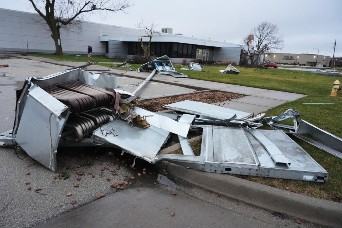 Tornada i nawałnice uderzyły w Illinois i Indianę