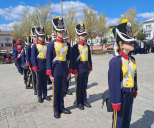 Ślubuję! – patriotyczne sceny na Rynku w Starachowicach