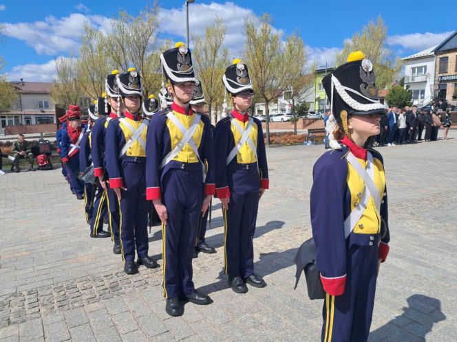 "Ślubuję!" – patriotyczne sceny na Rynku w Starachowicach