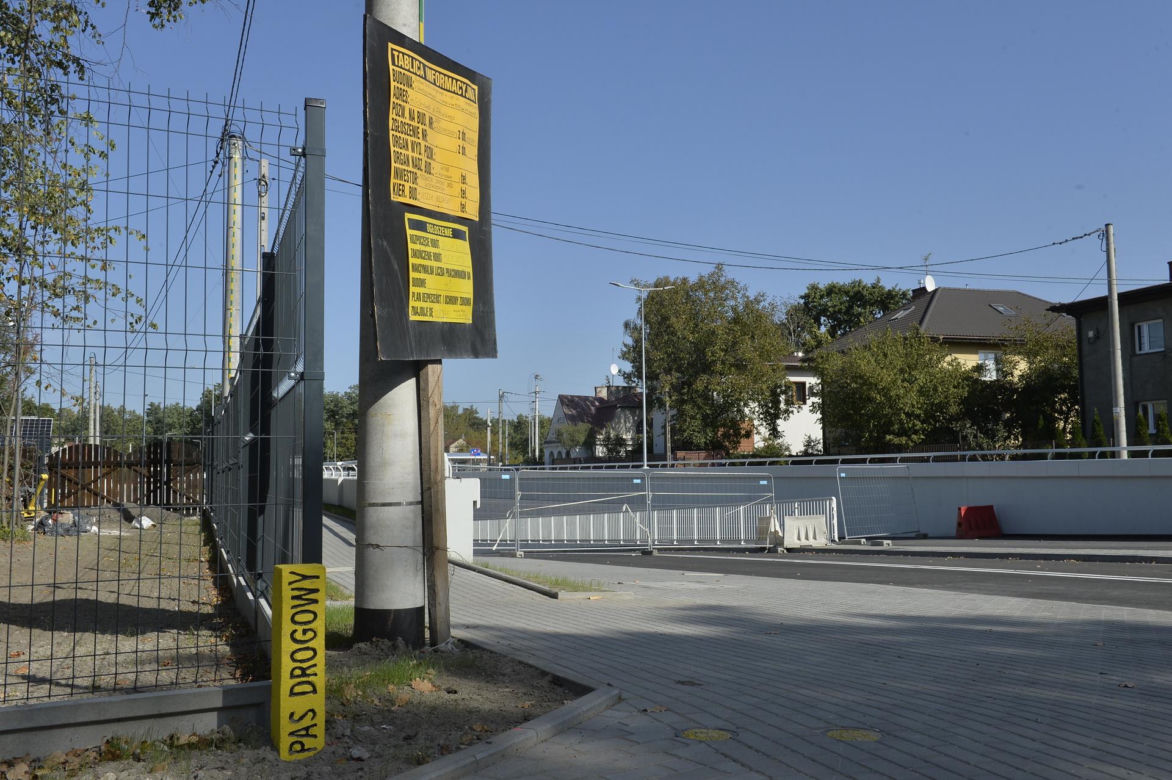 Mieli otwierać tunel w Sulejówku, wyszła klapa. Drogowcy będą musieli zrywać nowy asfalt	