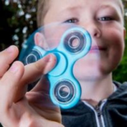 Fidget Spinner i 5 najmodniejszych prezentów dla dziecka – informacje, premiery teledysków – ESKA.pl