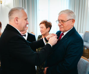 Złoty Gody par małżeńskich w Siedlcach - wręczenie pamiątkowych medali