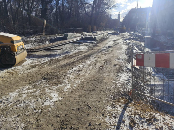 Koszmar w centrum Krakowa. Remont torowiska na Piłsudskiego potrwa do 2026 roku! Mieszkańcy tracą cierpliwość