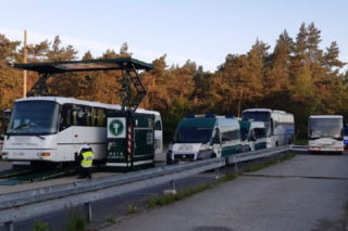 Na 6 autokarów tylko jeden bez usterek. Ludzi wożono nimi do pracy