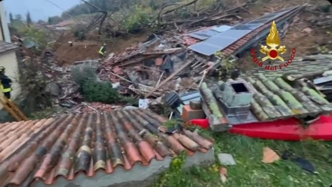 Lawina zmiażdżyła dom. 32-latek zginął, ratując kobietę