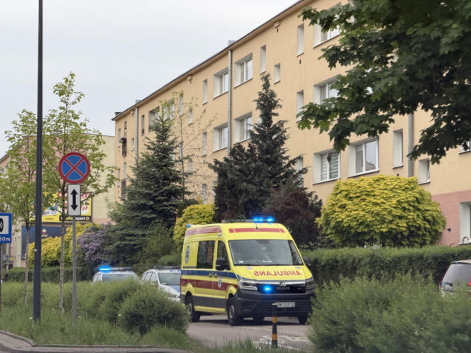 Zabarykadował się w łazience z nożem. Na warszawskiej Woli znaleziono ciało 67-letniej Ewy