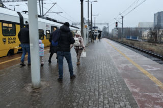 Pociągi odwołane, gigantyczne opóźnienia! Paraliż na torach w całej Polsce