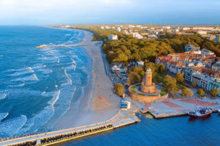 To najbardziej tętniąca życiem plaża nad Bałtykiem! Znajduje się w uzdrowiskowej miejscowości 