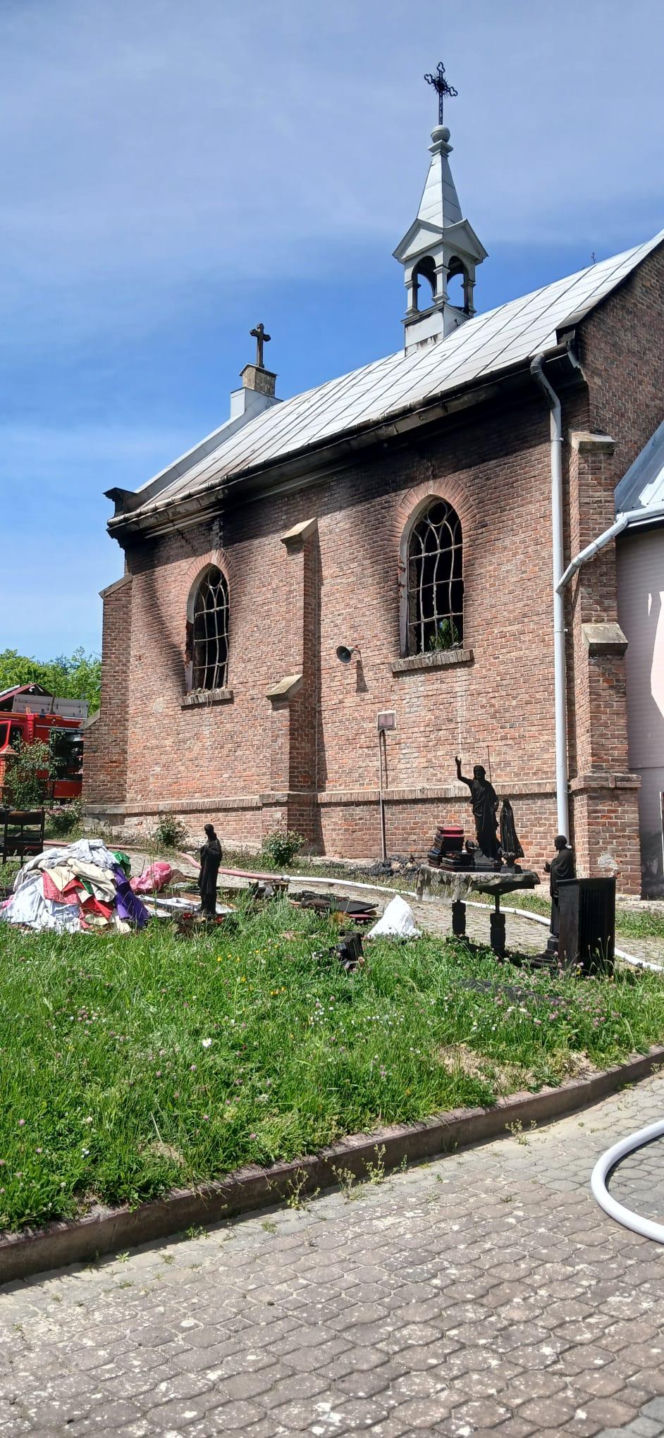 Przerażająca pożoga w kościele. Płomienie buchały przez okna! Ogień strawił całe wnętrze