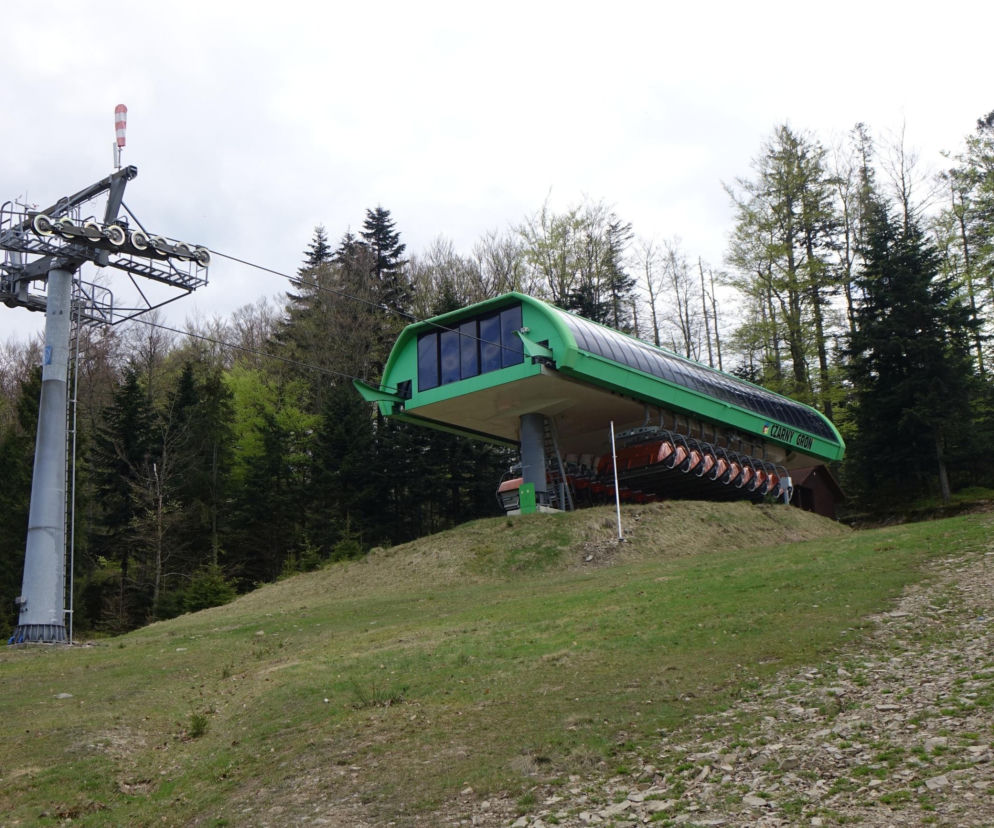 Awaria w popularnym kurorcie! Wyciąg nagle stanął, a ludzie marzli na krzesełkach