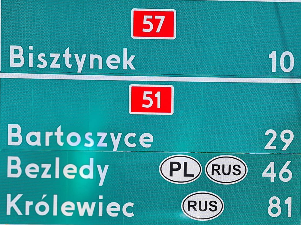 Pierwsze znaki drogowe z nazwą Królewiec już stoją [ZDJĘCIA]