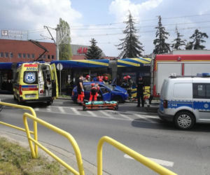 Wypadek niedaleko Dworca Wschodniego w Toruniu. Skoda uderzyła w tramwaj