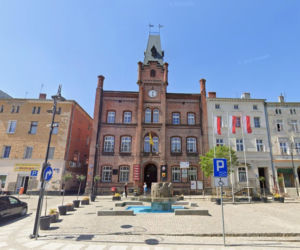 To jedno z najpiękniejszych miast na Dolnym Śląsku. Leży na skale i zachwyca widokami!