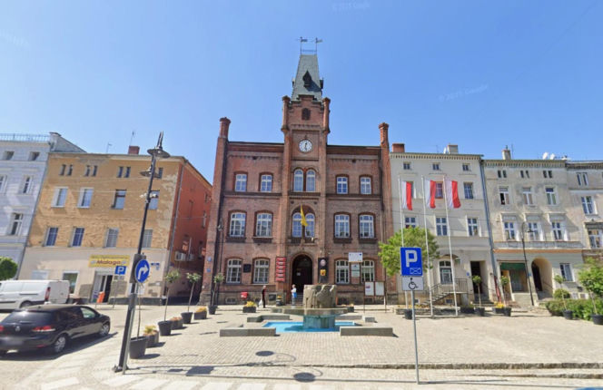 To jedno z najpiękniejszych miast na Dolnym Śląsku. Leży na skale i zachwyca widokami!