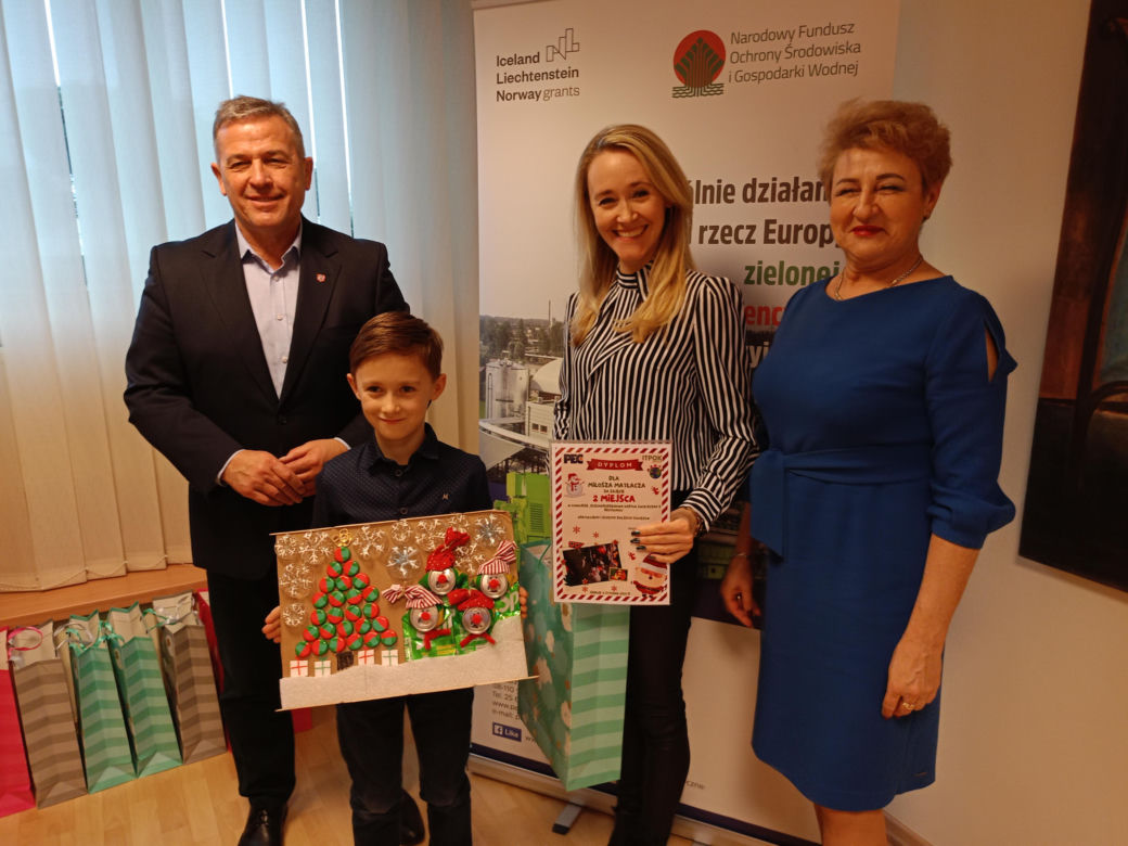 Podsumowanie konkursu na bożonarodzeniową kartkę świąteczną z recyklingu odbyło się w siedzibie Przedsiębiorstwa Energetycznego w Siedlcach