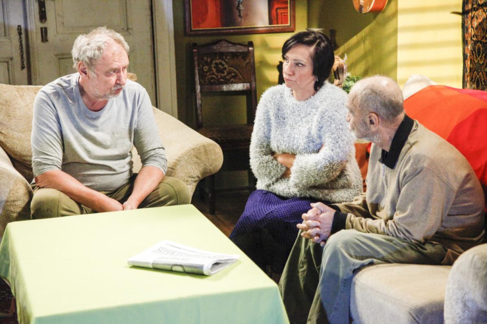 "Świat według Kiepskich" Ferdynand Kiepski (Andrzej Grabowski), Helena Paździochowa (Renata Pałys), Marian Paździoch (Ryszard Kotys)