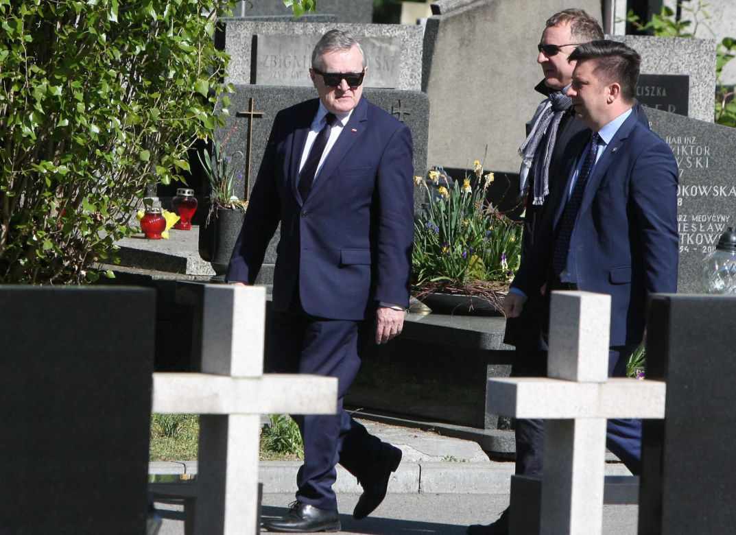 W PiS walka o miejsce przy Prezesie 