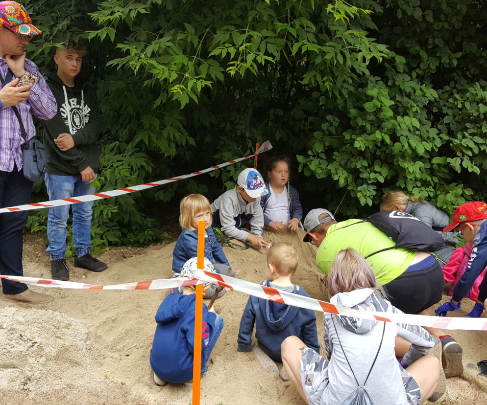 Mali archeolodzy zakasali rękawy i zabrali się do pracy! Co znaleźli w bydgoskim zoo? 