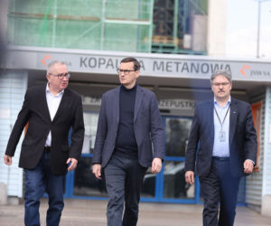 Premier Mateusz Morawiecki przed kopalnią w Zofiówce [GALERIA]