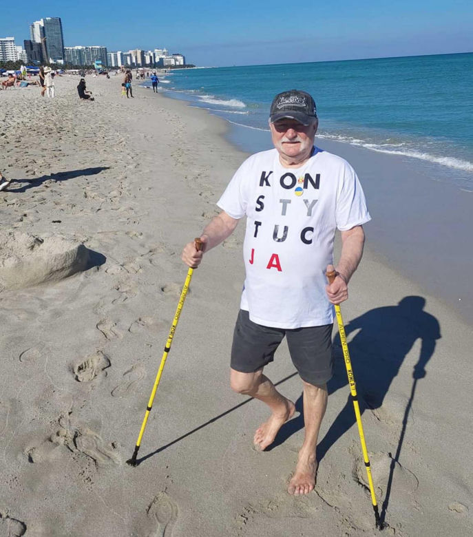 Wałęsa na plaży w Miami