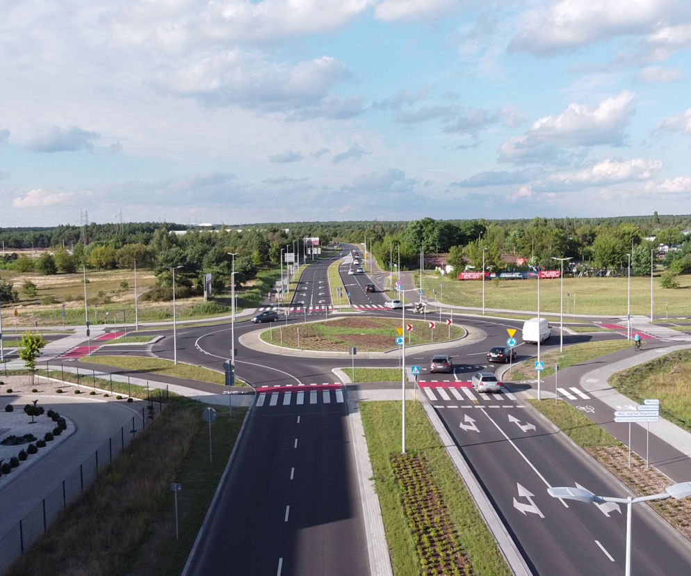 Rozbudowana ulica Grudziądzka w Toruniu. Miasto ma nowe rondo turbinowe