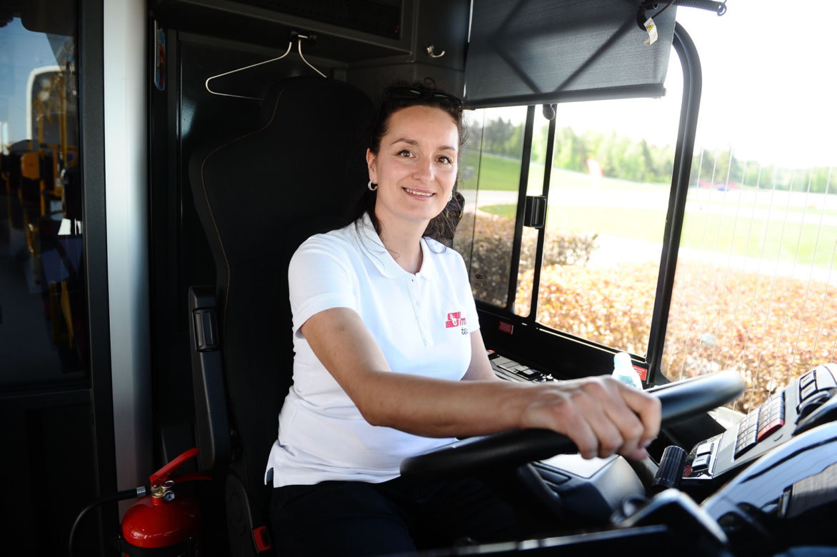 Pachołki latały jak kręgle. Tak wyglądały mistrzostwa kierowców autobusów 