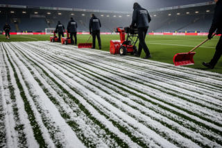 Ekstraklasa piłkarska zmaga się z zimą. Czy mrozy na stałe zmienią ligowy kalendarz?