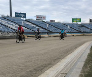 Rowerowa Stolica Polski - kręcili kilometry na stadionie w Lesznie