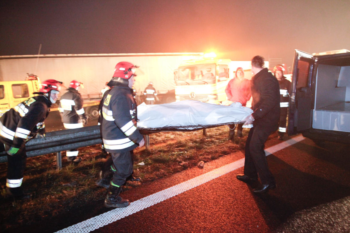 Śląskie: Karambol ok. 80 aut na drodze do Cieszyna. Zginęła jedna osoba. Trasa S1 zablokowana