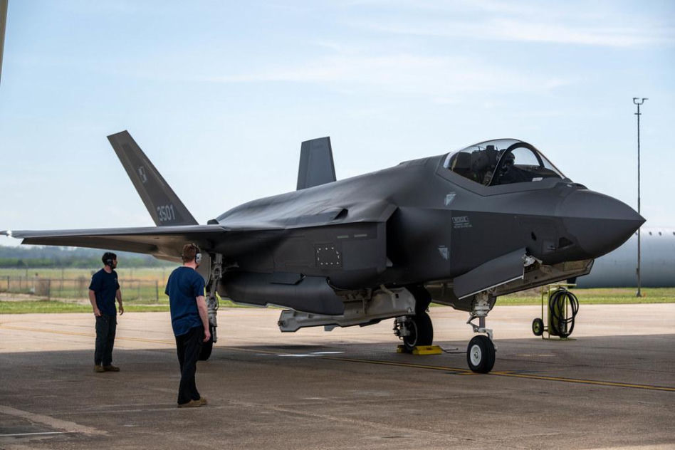 Polskie F-35 w powietrzu. Rajd "Powitanie z Polską" nad największymi miastami