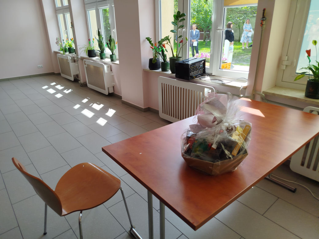 Przez lata ŚDS w Siedlcach działał w dwóch lokalizacjach, teraz już oficjalnie funkcjonuje w jednym miejscu, w budynkach dostosowanych do potrzeb osób z niepełnosprawnościami. 
