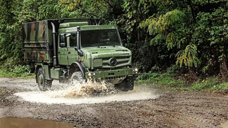 Od luksusowych aut do sprzętu wojskowego? Mercedes-Benz rozważa wejście w przemysł zbrojeniowy