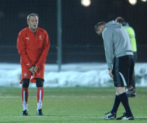 Donald Tusk gra w piłkę