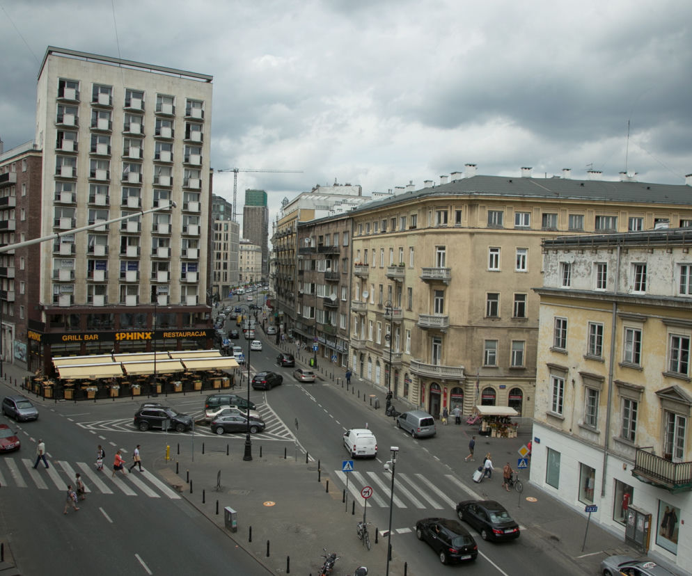Betonowy plac Pięciu Rogów nie dla kierowców