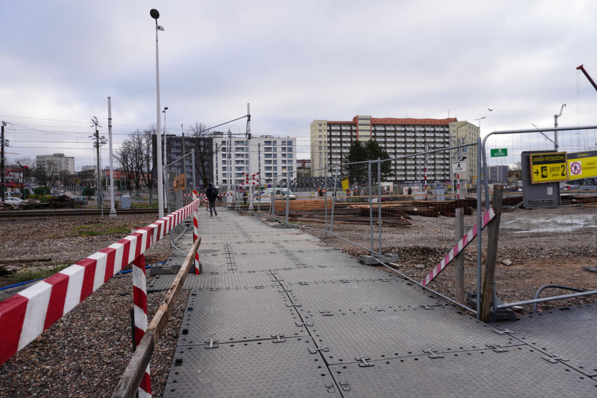 Prace przy dworcu w Białymstoku zmierzają ku końcowi. Zobacz jak wygląda teren obok dworca PKP [ZDJĘCIA]