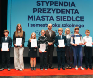 Najzdolniejsi uczniowie odebrali stypendia Prezydenta Miasta Siedlce