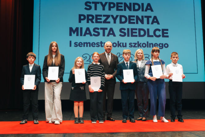 Najzdolniejsi uczniowie odebrali stypendia Prezydenta Miasta Siedlce