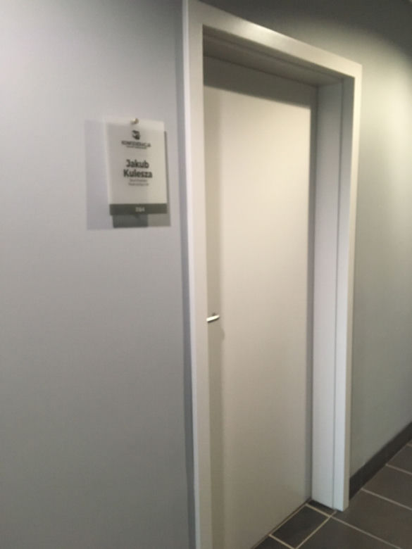 Dostali podwyżki, a nie pracują
