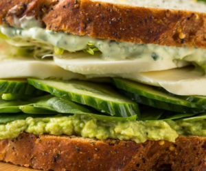 Ta zielona kanapka podbija internet – świeża, chrupiąca i gotowa w 10 minut