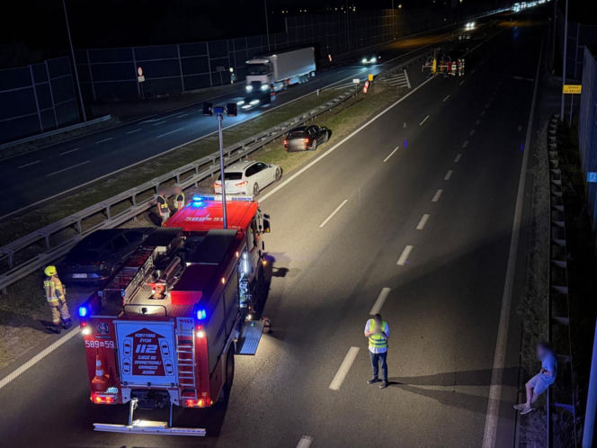 Na autostradzie A2 między węzłem Pruszków a węzłem Grodzisk Mazowiecki samochód osobowy potracił pieszego