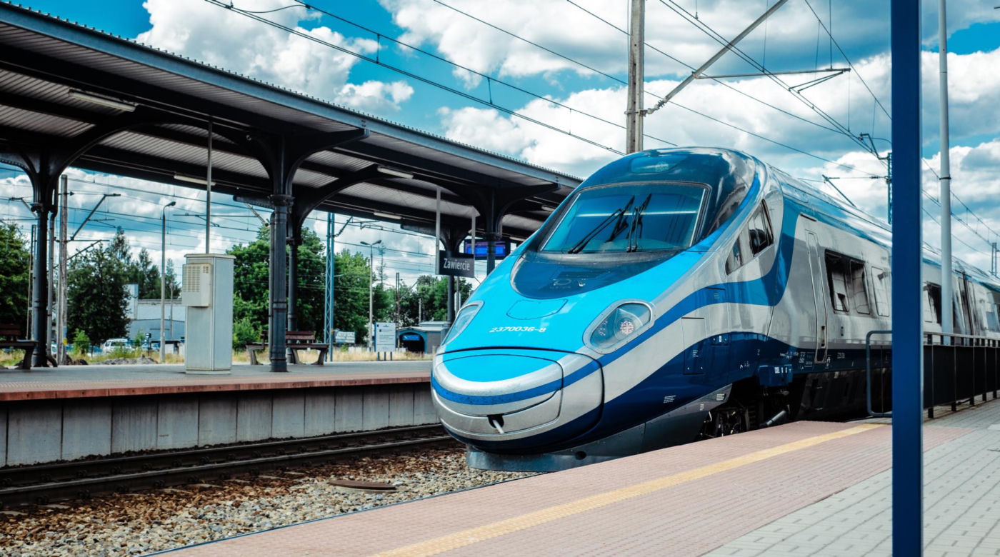 Nowa funkcjonalność dla pasażerów PKP Intercity! W Google Maps pojawiła się funkcja „Kup bilet”