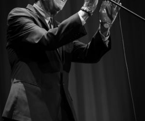 Leonard Cohen nie żyje