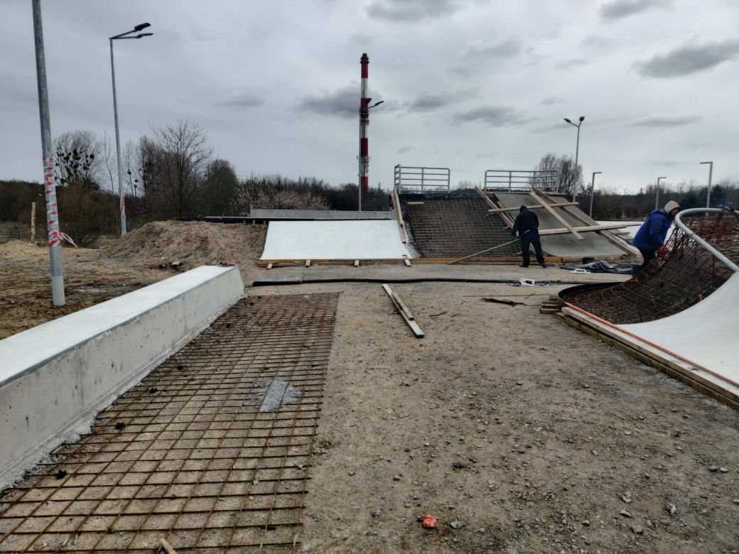 Budowa skateparku na os. Majowym - kwiecień 2021