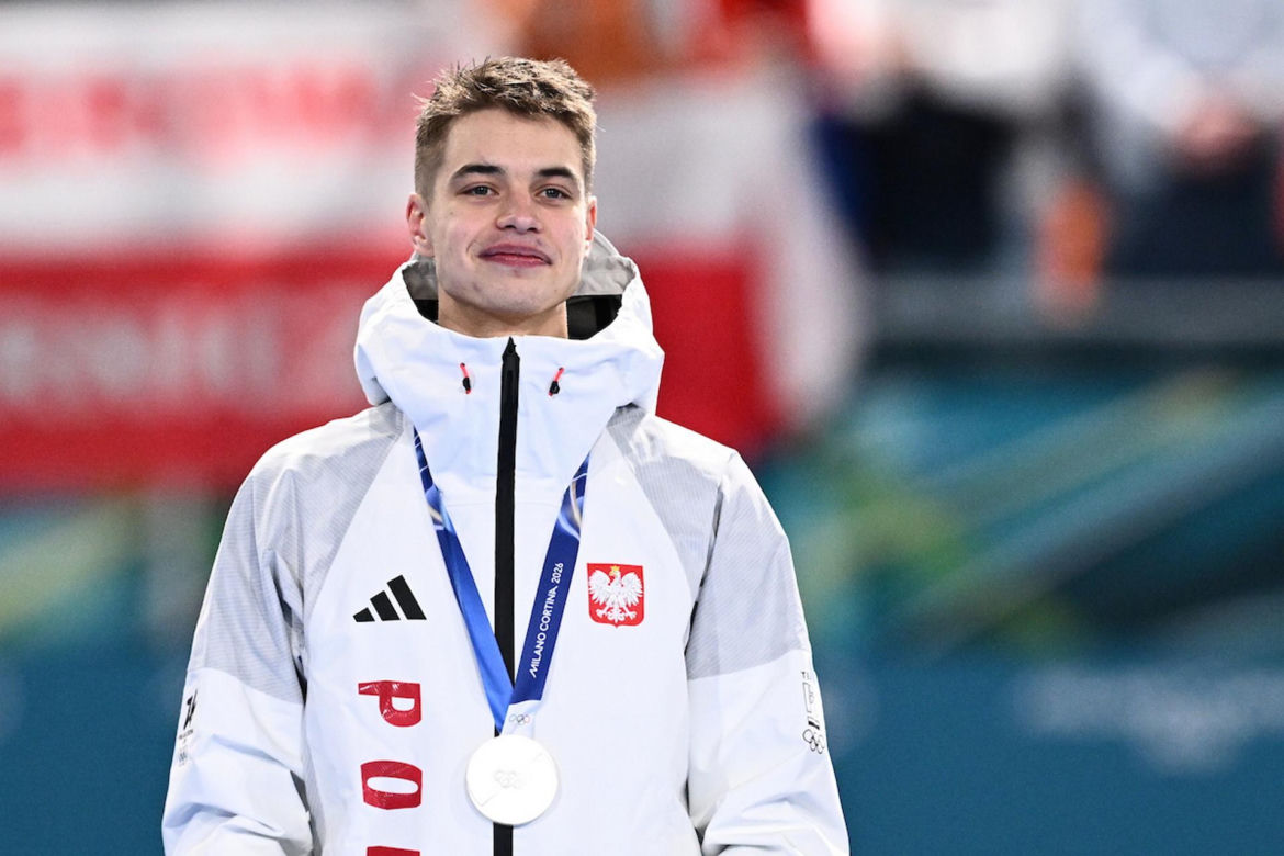Panczenista Władimir Siemirunnij po biegu na 10 km, który dał mu srebrny medal olimpijski